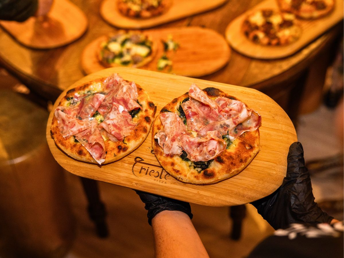 Da Pescara a Bologna: le tonde al padellino di Trieste Pizza arrivano in via Zamboni 24